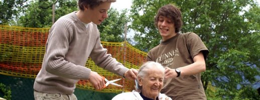 Demografischer-Wandel-Ursache-fuer-mehr-Pflegebeduerftige